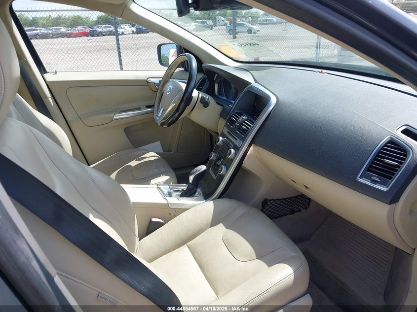 2016 Volvo Xc60 VIN YV440MDK6G2802312 IAAI salvage auction — NORMAL WEAR, Salvage Title, sold $850 on 2026-07-27 (photo 5)