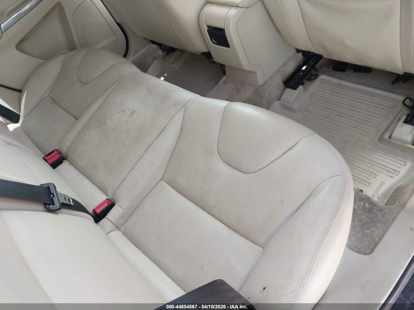 2016 Volvo Xc60 VIN YV440MDK6G2802312 IAAI salvage auction — NORMAL WEAR, Salvage Title, sold $850 on 2026-07-27 (photo 8)