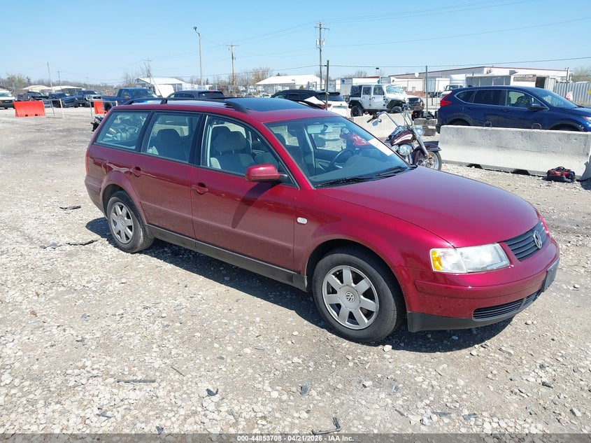 2001 Volkswagen Passat VIN WVWHC63B31E031046 IAAI salvage auction — NORMAL WEAR, Clear (Wisconsin), sold $400 on 2026-08-06 (photo 1)