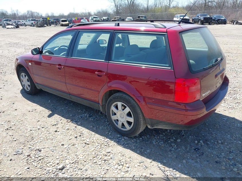 2001 Volkswagen Passat VIN WVWHC63B31E031046 IAAI salvage auction — NORMAL WEAR, Clear (Wisconsin), sold $400 on 2026-08-06 (photo 3)