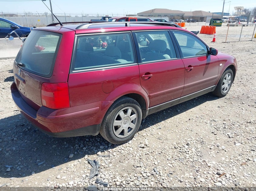 2001 Volkswagen Passat VIN WVWHC63B31E031046 IAAI salvage auction — NORMAL WEAR, Clear (Wisconsin), sold $400 on 2026-08-06 (photo 4)