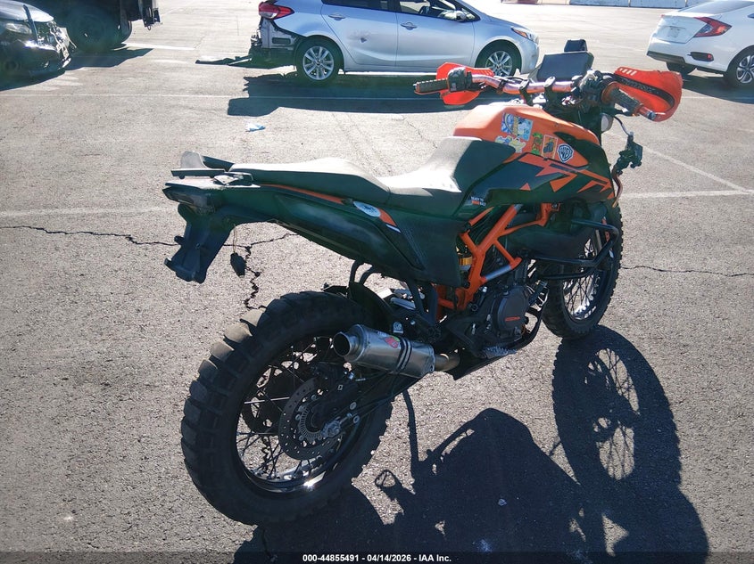 2024 Ktm 390 adventure VIN MD2JGJ409RN213314 IAAI salvage auction — RIGHT SIDE, Wait Title, sold $1,050 on 2026-07-07 (photo 4)