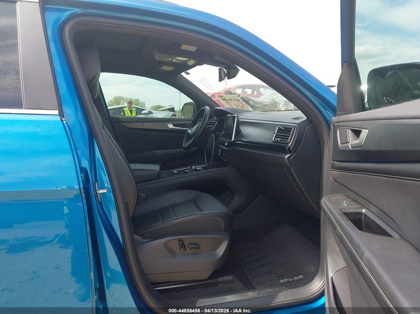 2024 Volkswagen Atlas cross sport VIN 1V2AE2CAXRC222321 IAAI salvage auction — FRONT & REAR, Wait Title, sold $7,900 on 2026-07-23 (photo 5)