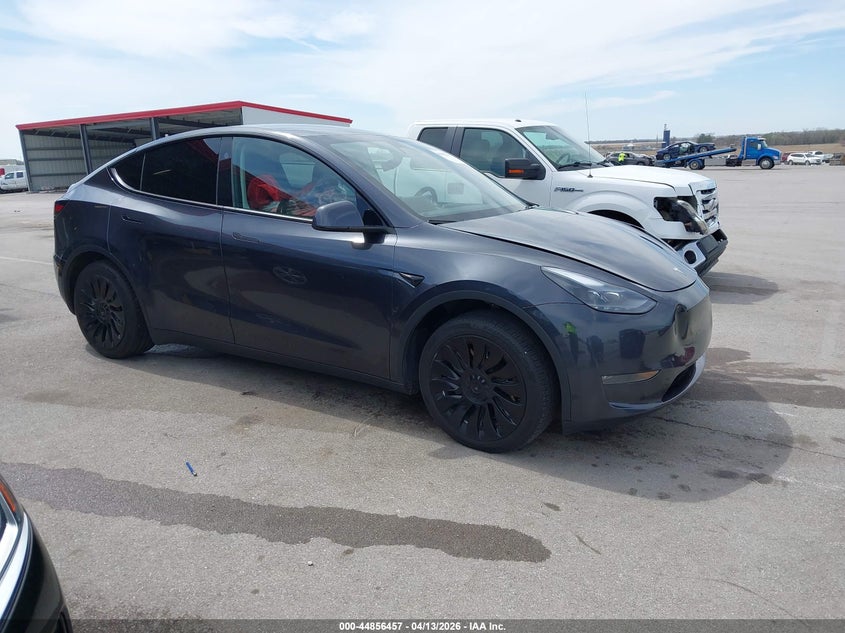 2024 Tesla Model y VIN 7SAYGDEE6RA255826 IAAI salvage auction — FRONT & REAR, Salvage (Nebraska), sold $10,500 on 2026-08-01 (photo 1)