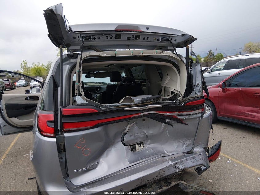 2021 Chrysler Pacifica VIN 2C4RC3GG4MR536884 IAAI salvage auction — FRONT & REAR, Salvage (Colorado), sold $2,950 on 2026-07-12 (photo 6)