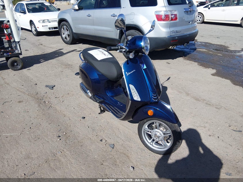 2024 Vespa - VIN ZAPMD18G1R5100183 IAAI salvage auction — LEFT SIDE, Salvage Title, sold $1,525 on 2026-08-05 (photo 1)