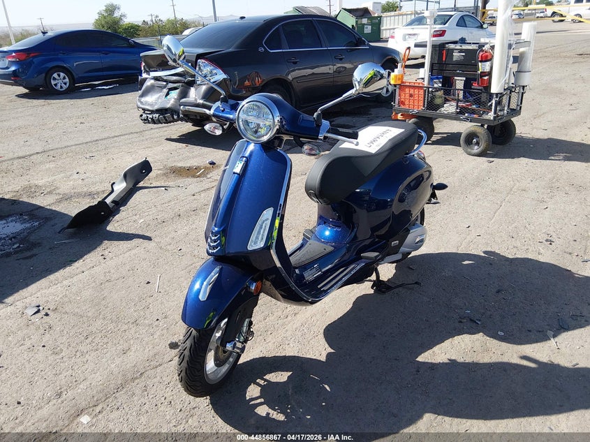 2024 Vespa - VIN ZAPMD18G1R5100183 IAAI salvage auction — LEFT SIDE, Salvage Title, sold $1,525 on 2026-08-05 (photo 2)