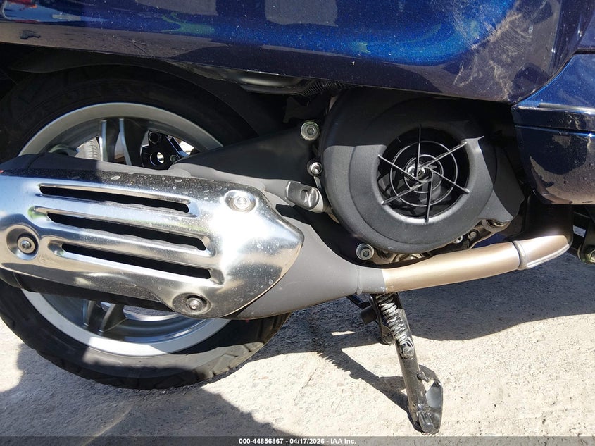 2024 Vespa - VIN ZAPMD18G1R5100183 IAAI salvage auction — LEFT SIDE, Salvage Title, sold $1,525 on 2026-08-05 (photo 8)