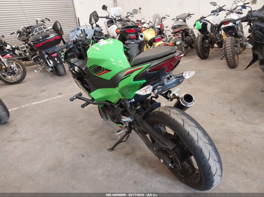2024 Kawasaki Ninja VIN ML5EXGH18RDA21902 IAAI salvage auction — LEFT & RIGHT, Salvage Title, sold $2,150 on 2026-07-23 (photo 3)