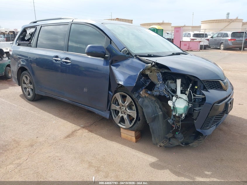2018 Toyota Sienna VIN 5TDXZ3DCXJS945241 IAAI salvage auction — RIGHT FRONT, Salvage (Hawaii), sold $825 on 2026-07-28 (photo 1)