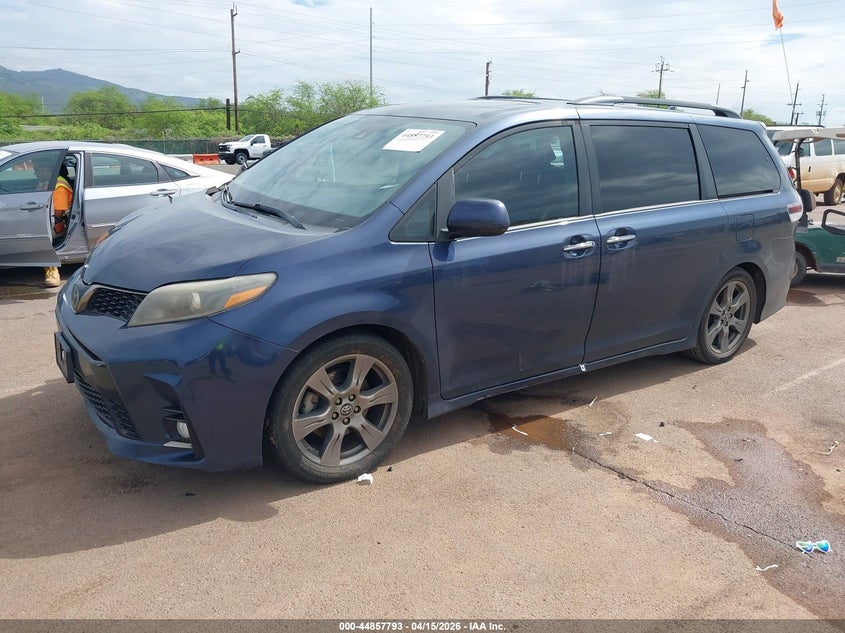 2018 Toyota Sienna VIN 5TDXZ3DCXJS945241 IAAI salvage auction — RIGHT FRONT, Salvage (Hawaii), sold $825 on 2026-07-28 (photo 2)