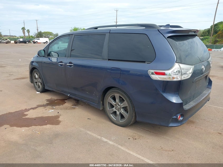 2018 Toyota Sienna VIN 5TDXZ3DCXJS945241 IAAI salvage auction — RIGHT FRONT, Salvage (Hawaii), sold $825 on 2026-07-28 (photo 3)