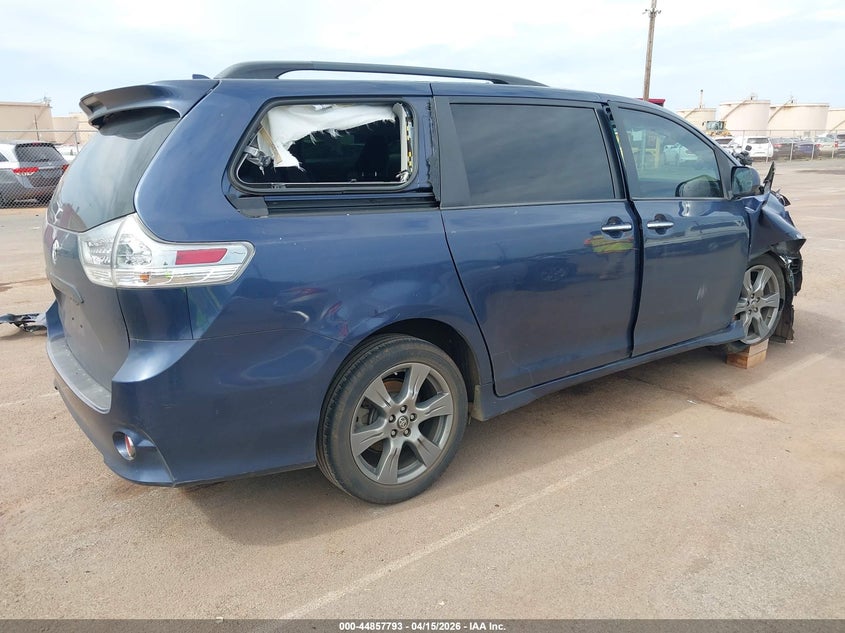2018 Toyota Sienna VIN 5TDXZ3DCXJS945241 IAAI salvage auction — RIGHT FRONT, Salvage (Hawaii), sold $825 on 2026-07-28 (photo 4)