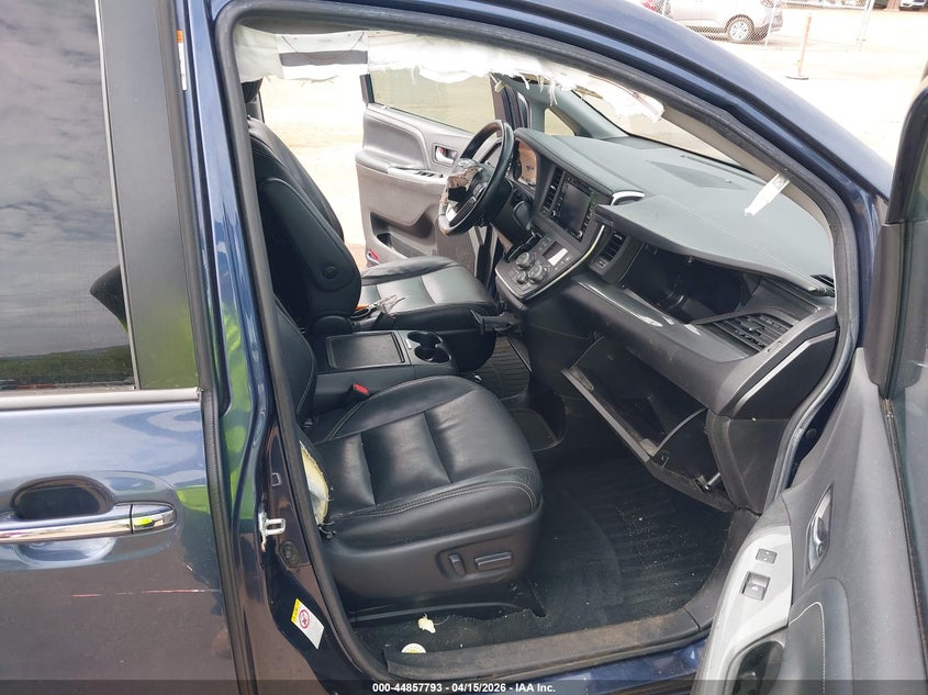 2018 Toyota Sienna VIN 5TDXZ3DCXJS945241 IAAI salvage auction — RIGHT FRONT, Salvage (Hawaii), sold $825 on 2026-07-28 (photo 5)