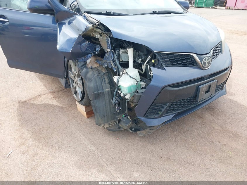 2018 Toyota Sienna VIN 5TDXZ3DCXJS945241 IAAI salvage auction — RIGHT FRONT, Salvage (Hawaii), sold $825 on 2026-07-28 (photo 6)