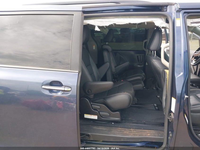 2018 Toyota Sienna VIN 5TDXZ3DCXJS945241 IAAI salvage auction — RIGHT FRONT, Salvage (Hawaii), sold $825 on 2026-07-28 (photo 8)