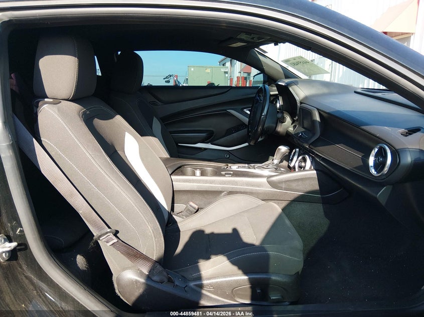 2017 Chevrolet Camaro VIN 1G1FB1RX9H0102282 IAAI salvage auction — RIGHT FRONT, Wait Title, sold $3,600 on 2026-07-09 (photo 5)
