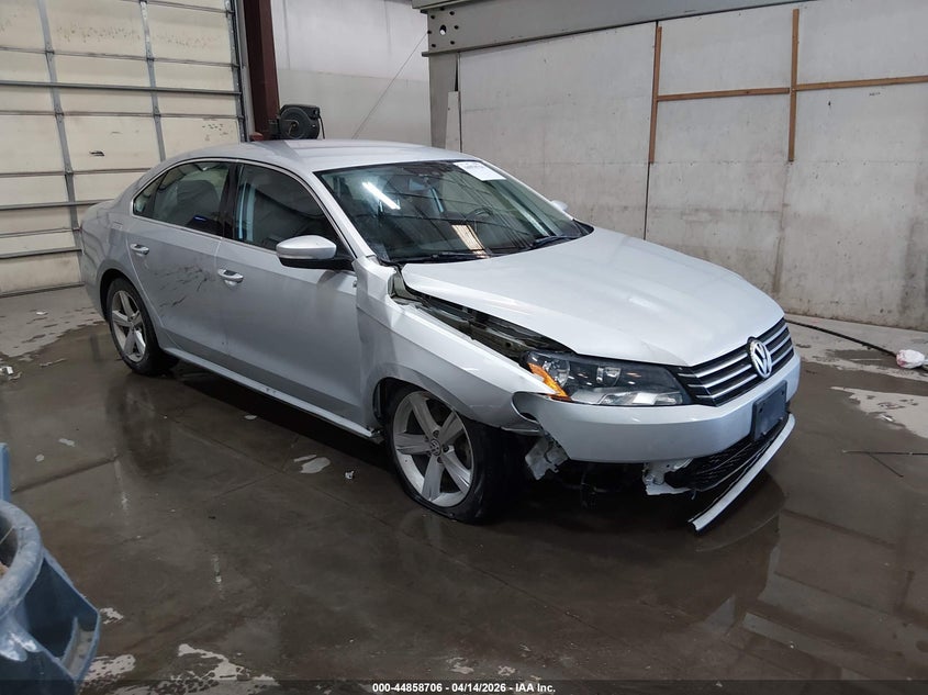 2015 Volkswagen Passat VIN 1VWAT7A39FC092551 IAAI salvage auction — RIGHT FRONT, Wait Title, sold $1,400 on 2026-08-07 (photo 1)