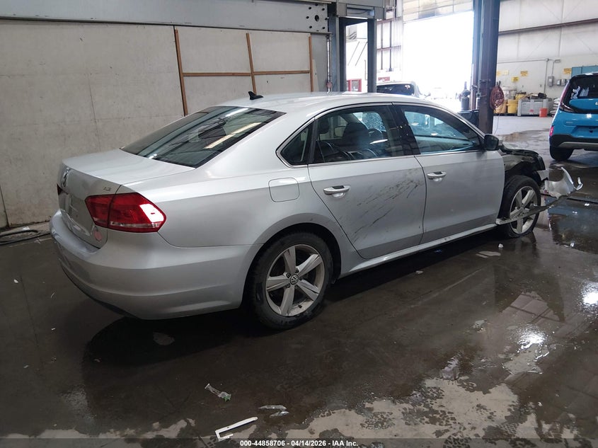 2015 Volkswagen Passat VIN 1VWAT7A39FC092551 IAAI salvage auction — RIGHT FRONT, Wait Title, sold $1,400 on 2026-08-07 (photo 4)