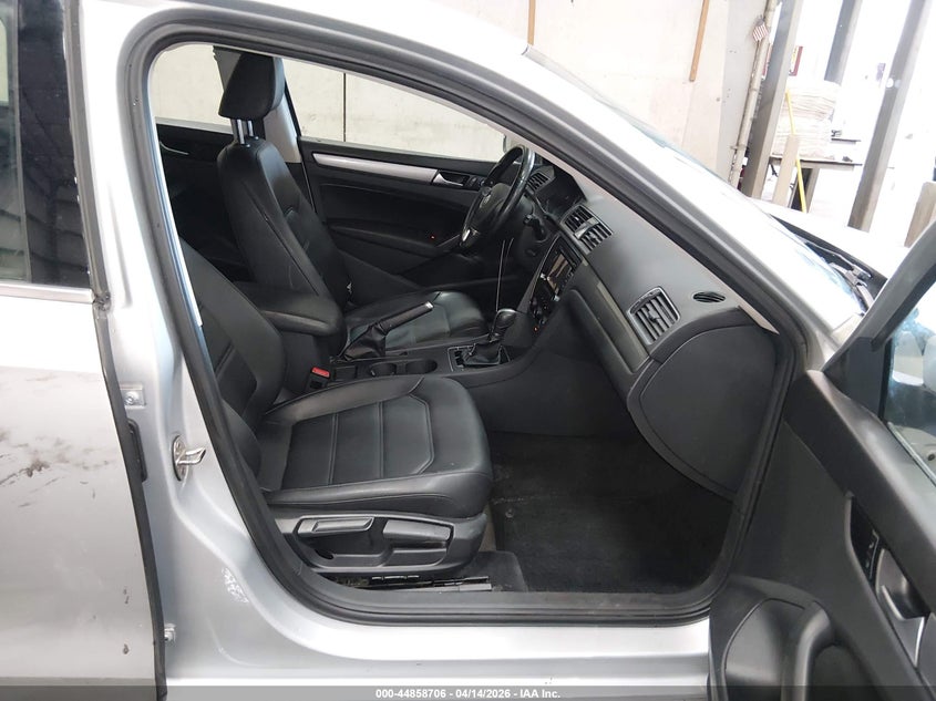2015 Volkswagen Passat VIN 1VWAT7A39FC092551 IAAI salvage auction — RIGHT FRONT, Wait Title, sold $1,400 on 2026-08-07 (photo 5)