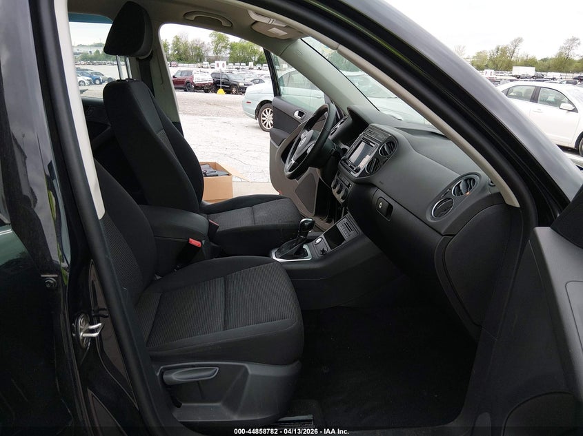 2017 Volkswagen Tiguan VIN WVGBV7AX2HK054412 IAAI salvage auction — RIGHT REAR, Repossessed (Missouri), sold $775 on 2026-07-13 (photo 5)