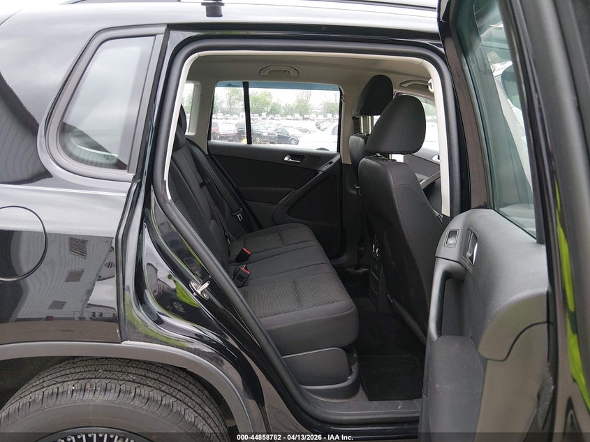 2017 Volkswagen Tiguan VIN WVGBV7AX2HK054412 IAAI salvage auction — RIGHT REAR, Repossessed (Missouri), sold $775 on 2026-07-13 (photo 8)