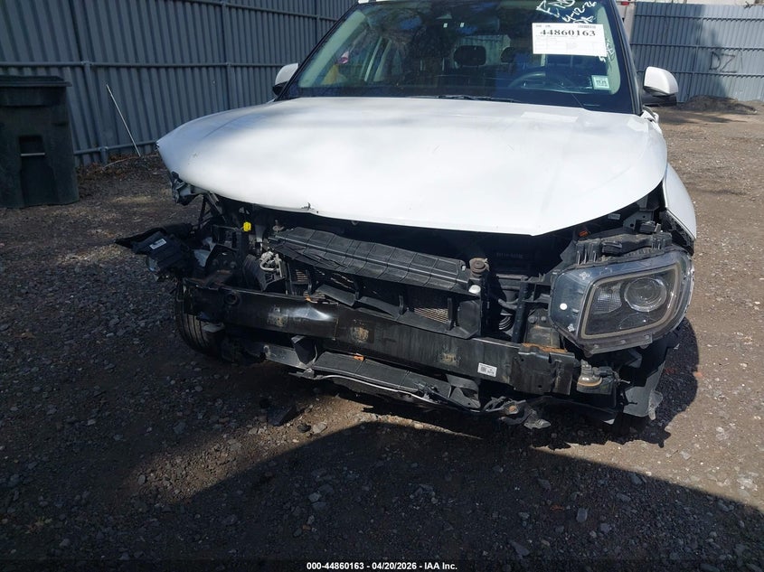 2022 Hyundai Venue VIN KMHRB8A33NU133825 IAAI salvage auction — FRONT & REAR, Salvage Title, sold $1,550 on 2026-07-29 (photo 6)