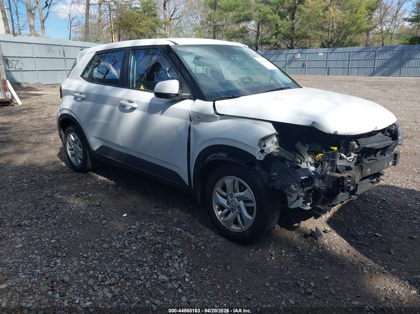 2022 Hyundai Venue VIN KMHRB8A33NU133825 IAAI salvage auction — FRONT & REAR, Salvage Title, sold $1,550 on 2026-07-29 (photo 1)