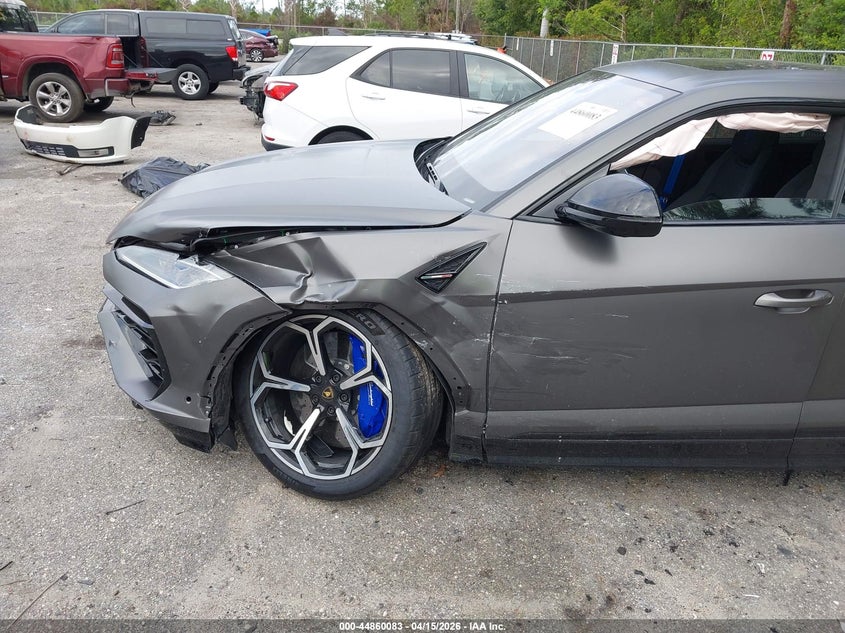 2025 Lamborghini Urus VIN ZPBUD6ZL5SLA38792 IAAI salvage auction — LEFT SIDE, Salvage Title, sold $187,500 on 2026-07-06 (photo 6)