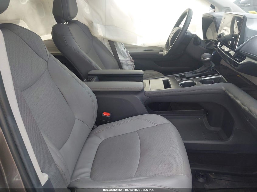 2024 Toyota Sienna VIN 5TDZSKFCXRS114175 IAAI salvage auction — SIDE, Salvage Title, sold $17,550 on 2026-07-21 (photo 5)