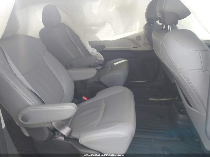 2024 Toyota Sienna VIN 5TDZSKFCXRS114175 IAAI salvage auction — SIDE, Salvage Title, sold $17,550 on 2026-07-21 (photo 8)