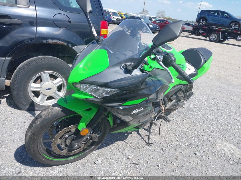 2024 Kawasaki Ninja VIN ML5EXEP15RDAB8215 IAAI salvage auction — LEFT & RIGHT, Salvage (Pennsylvania), sold $1,600 on 2026-09-09 (photo 2)