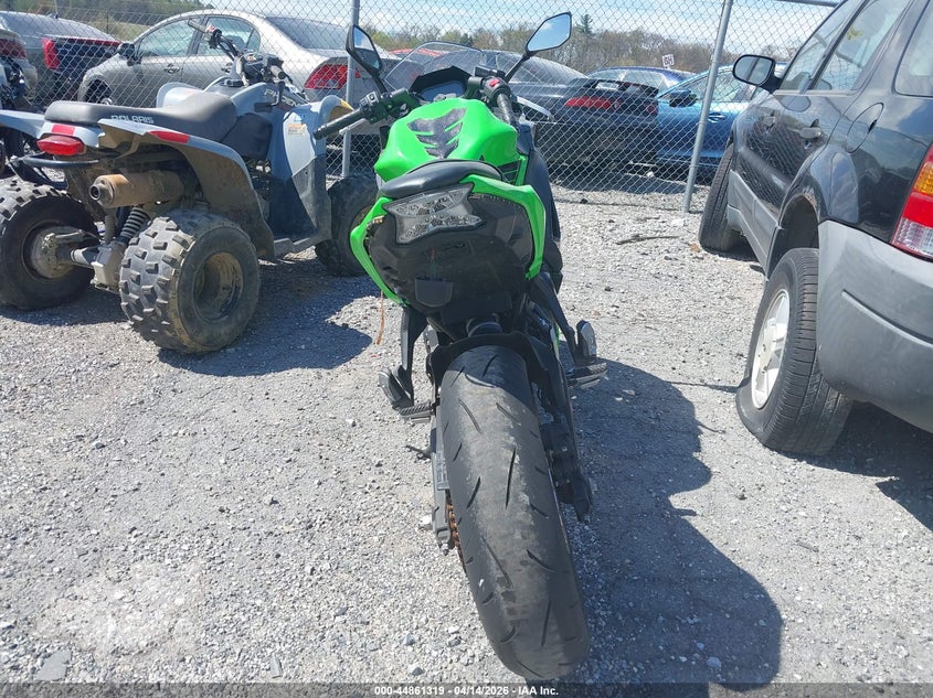 2024 Kawasaki Ninja VIN ML5EXEP15RDAB8215 IAAI salvage auction — LEFT & RIGHT, Salvage (Pennsylvania), sold $1,600 on 2026-09-09 (photo 6)