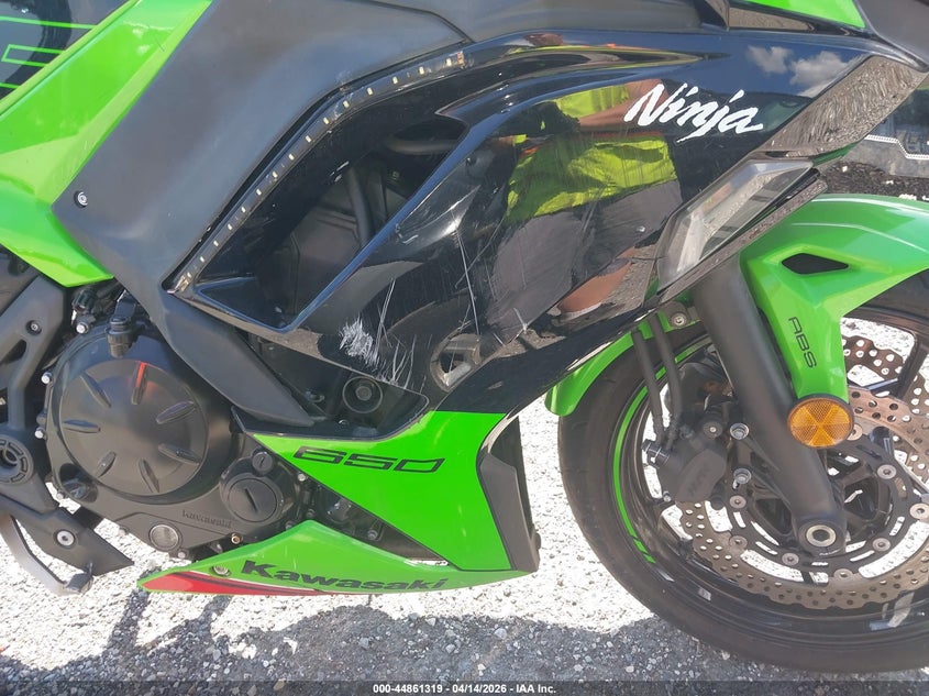2024 Kawasaki Ninja VIN ML5EXEP15RDAB8215 IAAI salvage auction — LEFT & RIGHT, Salvage (Pennsylvania), sold $1,600 on 2026-09-09 (photo 8)
