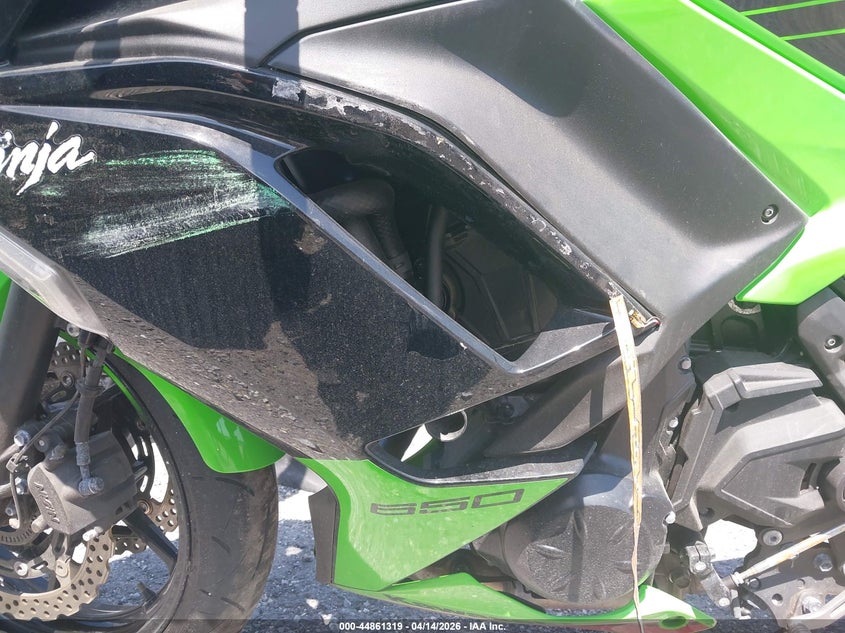 2024 Kawasaki Ninja VIN ML5EXEP15RDAB8215 IAAI salvage auction — LEFT & RIGHT, Salvage (Pennsylvania), sold $1,600 on 2026-09-09 (photo 9)