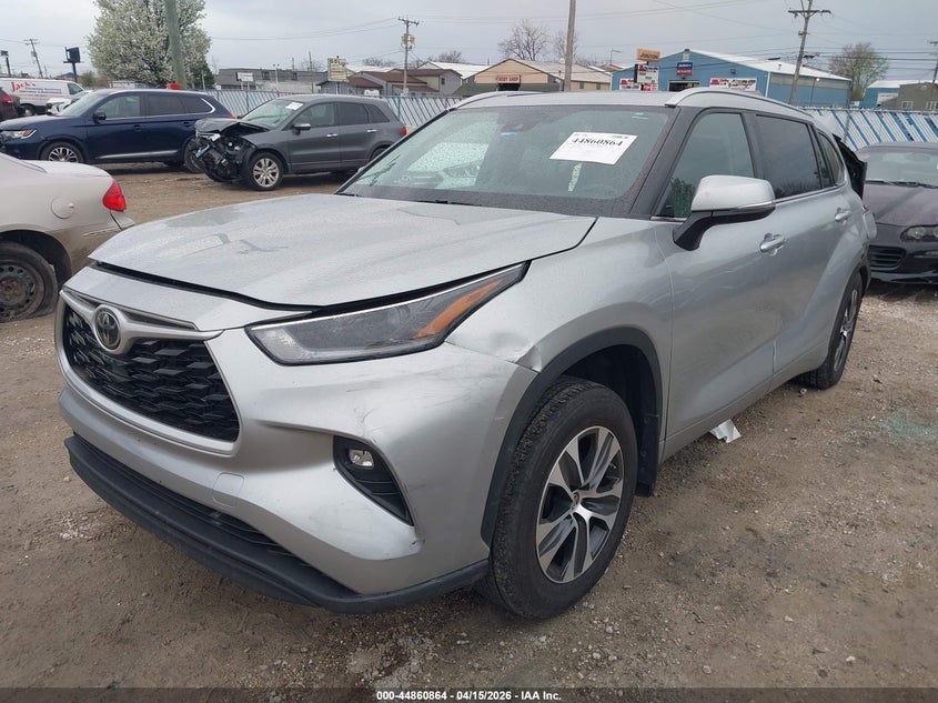 2021 Toyota Highlander VIN 5TDGZRBHXMS555133 IAAI salvage auction — UNKNOWN, Salvage (Illinois), sold $8,800 on 2026-07-28 (photo 2)