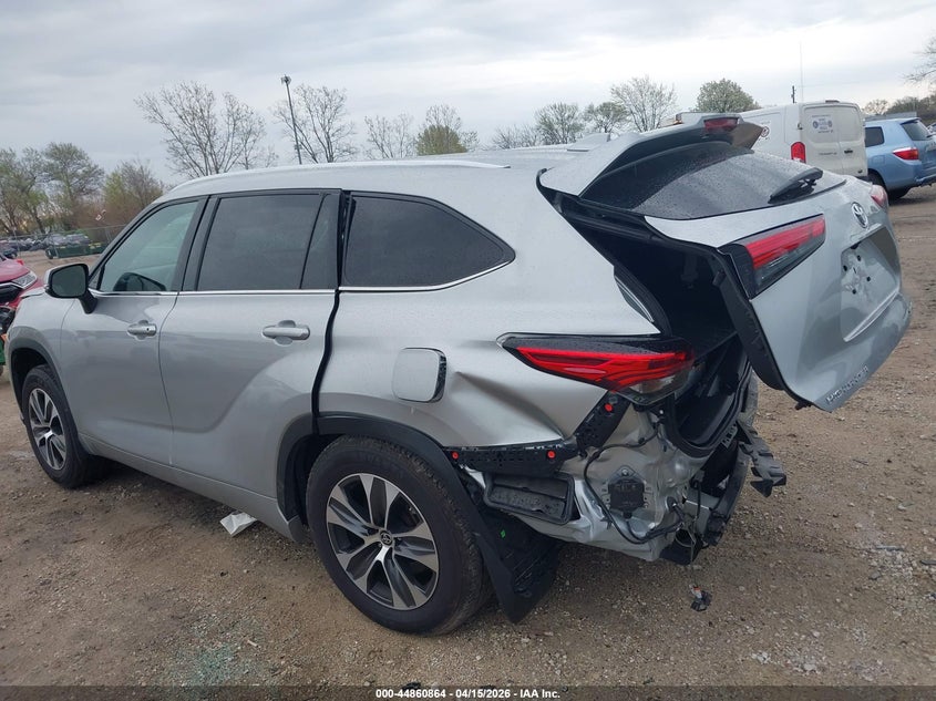 2021 Toyota Highlander VIN 5TDGZRBHXMS555133 IAAI salvage auction — UNKNOWN, Salvage (Illinois), sold $8,800 on 2026-07-28 (photo 3)