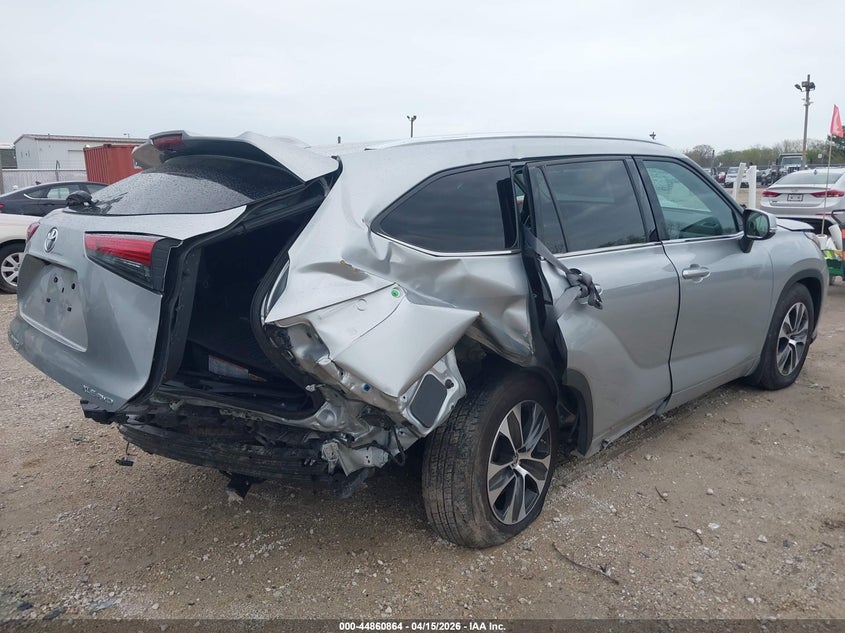 2021 Toyota Highlander VIN 5TDGZRBHXMS555133 IAAI salvage auction — UNKNOWN, Salvage (Illinois), sold $8,800 on 2026-07-28 (photo 4)