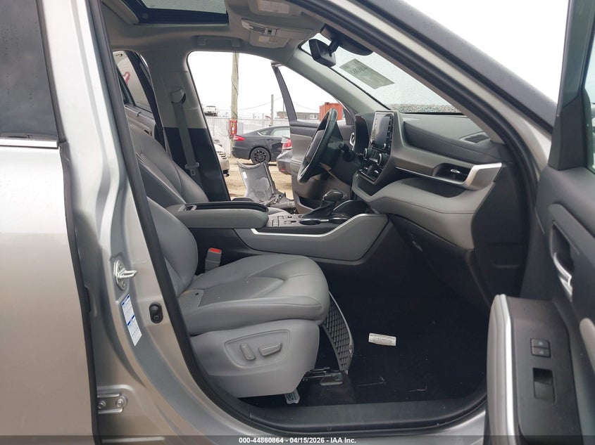 2021 Toyota Highlander VIN 5TDGZRBHXMS555133 IAAI salvage auction — UNKNOWN, Salvage (Illinois), sold $8,800 on 2026-07-28 (photo 5)