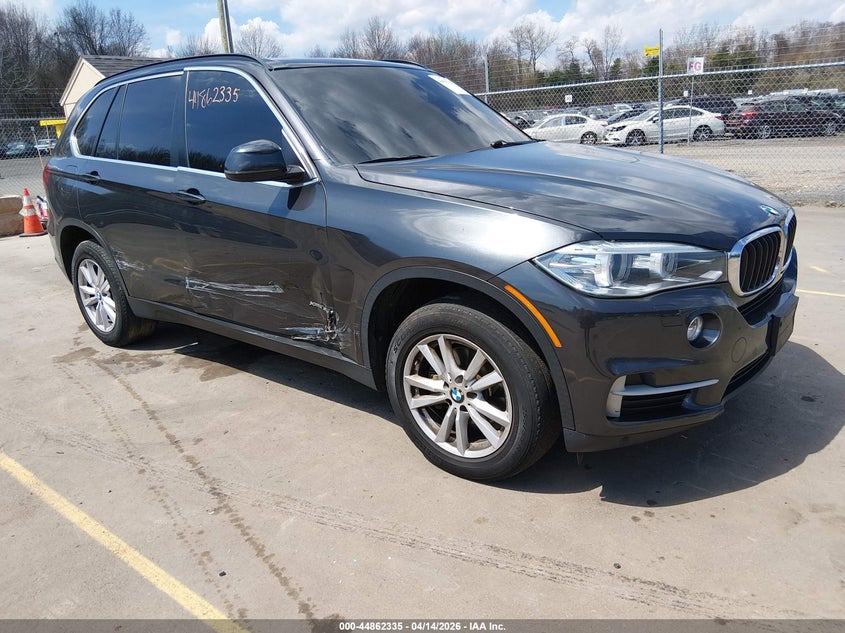 2015 BMW X5 VIN 5UXKR0C55F0P03901 IAAI salvage auction — SIDE, Wait Title, sold $3,550 on 2026-07-12 (photo 1)