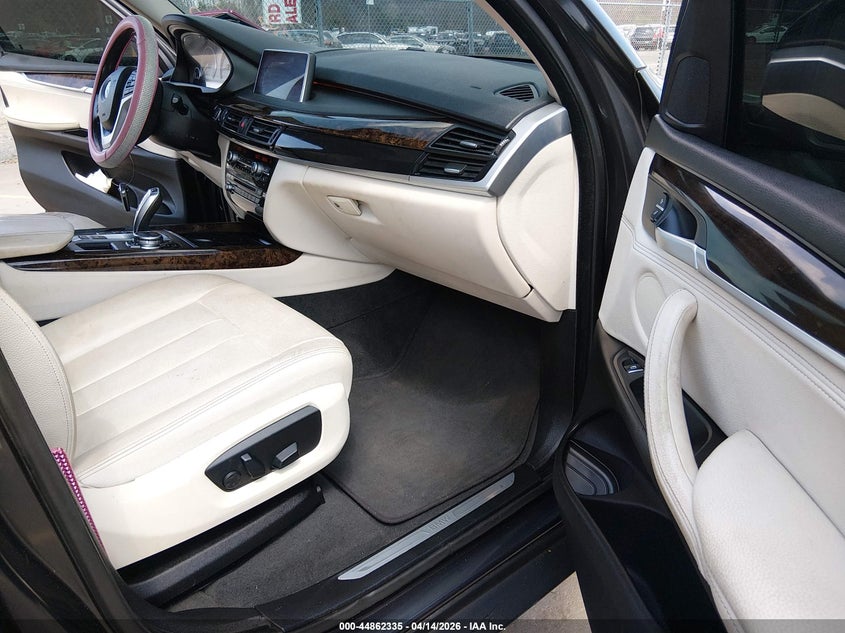 2015 BMW X5 VIN 5UXKR0C55F0P03901 IAAI salvage auction — SIDE, Wait Title, sold $3,550 on 2026-07-12 (photo 5)