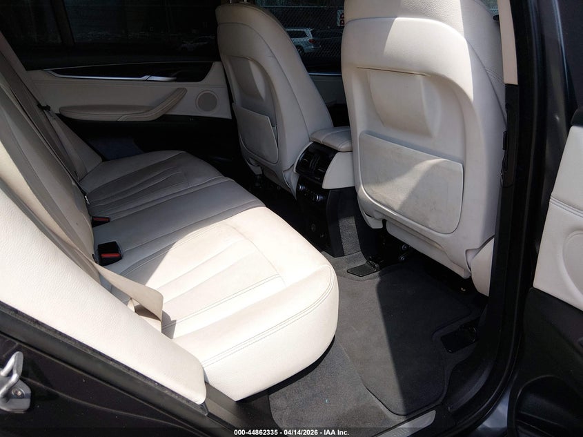 2015 BMW X5 VIN 5UXKR0C55F0P03901 IAAI salvage auction — SIDE, Wait Title, sold $3,550 on 2026-07-12 (photo 8)