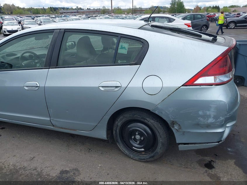 2013 Honda Insight VIN JHMZE2H54DS003173 IAAI salvage auction — RIGHT SIDE, Salvage (Oregon), sold $1,350 on 2026-07-09 (photo 6)