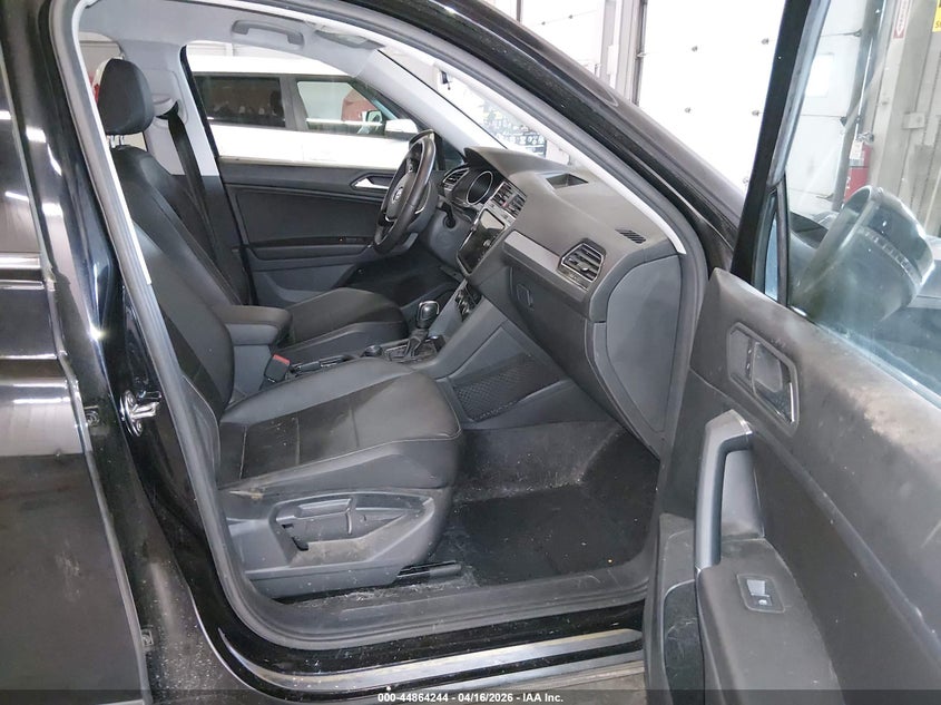 2020 Volkswagen Tiguan VIN 3VV2B7AX0LM058183 IAAI salvage auction — REAR END, Salvage (Oregon), sold $6,950 on 2026-07-09 (photo 5)
