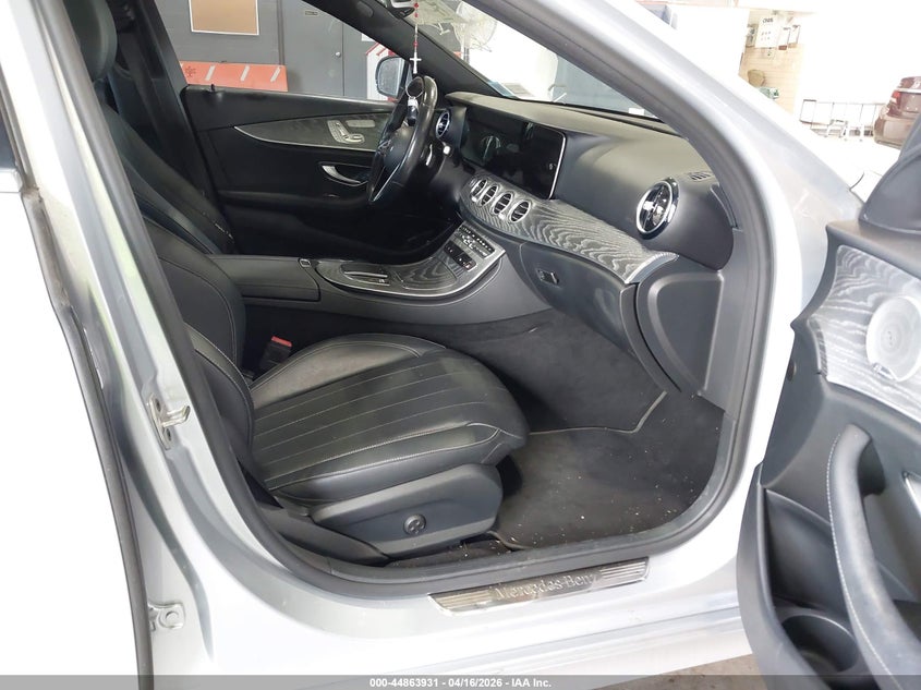 2021 Mercedes-benz E-klasse VIN W1KZF8EB8MA880174 IAAI salvage auction — REAR END, Wait Title, sold $7,800 on 2026-07-22 (photo 5)