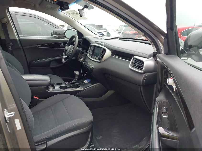 2019 Kia Sorento VIN 5XYPG4A33KG520443 IAAI salvage auction — FRONT END, Wait Title, sold $25 on 2026-07-28 (photo 5)