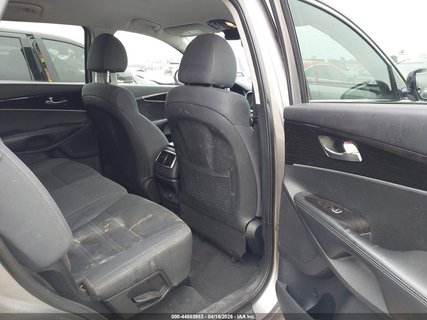 2019 Kia Sorento VIN 5XYPG4A33KG520443 IAAI salvage auction — FRONT END, Wait Title, sold $25 on 2026-07-28 (photo 8)
