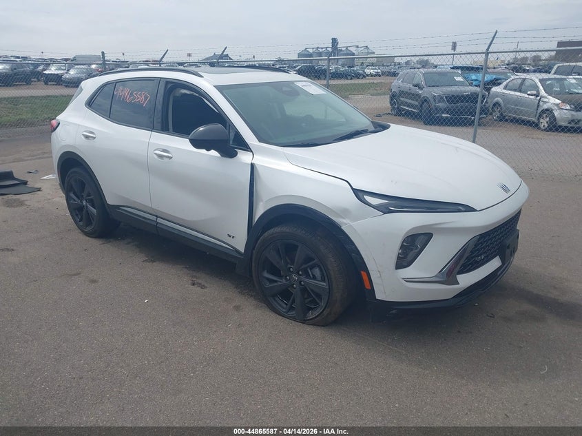 2025 Buick Envision VIN LRBFZLE43SD027720 IAAI salvage auction — RIGHT FRONT, Wait Title, sold $10,100 on 2026-07-20 (photo 1)