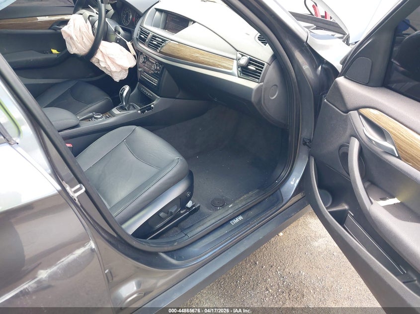 2015 BMW X1 VIN WBAVL1C55FVY41430 IAAI salvage auction — LEFT & RIGHT, Salvage Title, sold $25 on 2026-07-30 (photo 5)