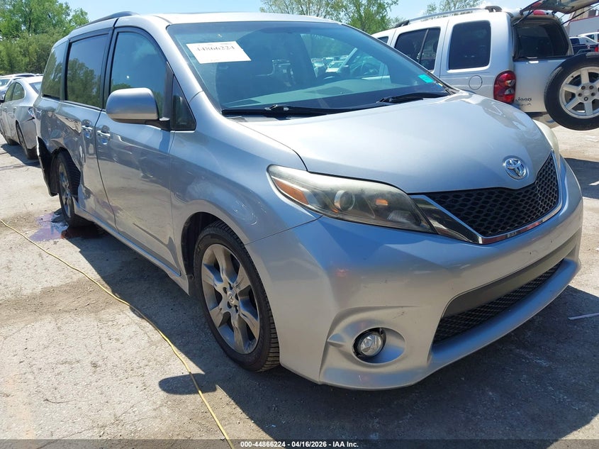 2016 Toyota Sienna VIN 5TDXK3DC9GS749935 IAAI salvage auction — RIGHT REAR, Clear (Kansas), sold $3,400 on 2026-07-15 (photo 1)